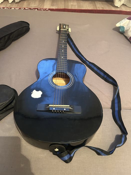 Гитара  сатылады бағасы 20000 тг