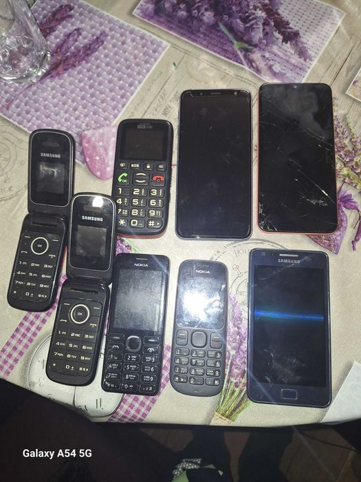 Телефони за части