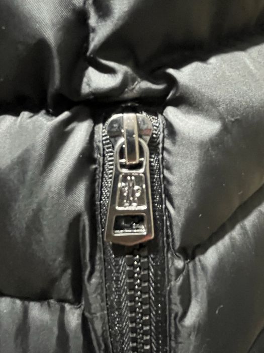 Vestuta foarte cute  Monclear