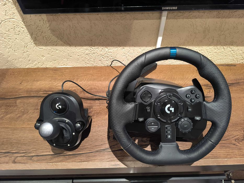 Logitech G923 + Shifter (PC / PlayStation)