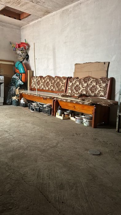 Продам кухонный уголок со столом.