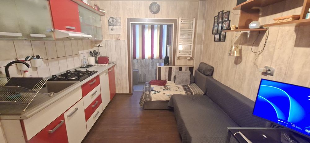 Proprietar vând Apartament 3 camere decomandat Nicolina