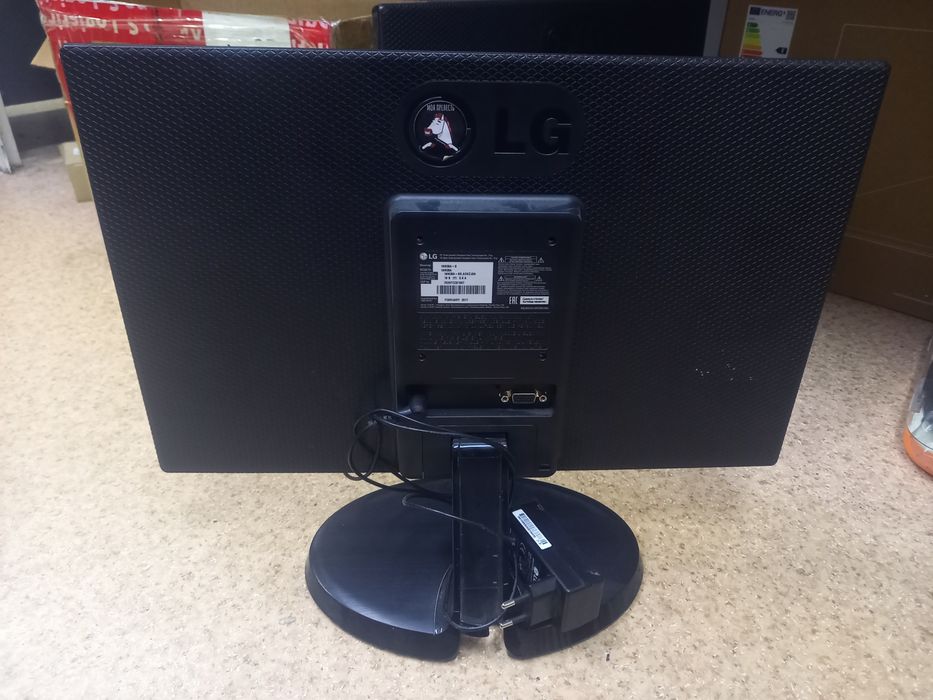 Монитор 18.5 LG B