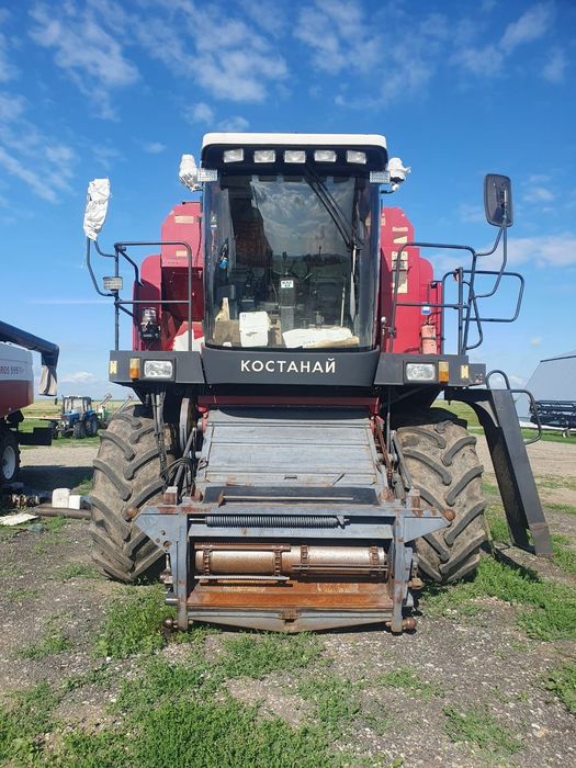 Зерноуборочный комбайн EssiL 760