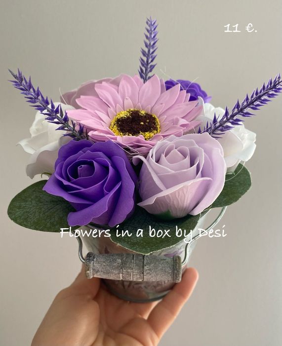 Букети в кутия, подарък за осми март