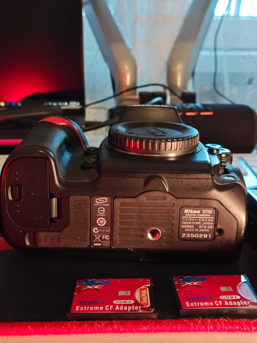 Nikon D700 CMOS colour king + Nikkor AF-S 50mm f/1.8G CA NOU