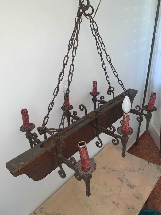Candelabru din lemn masiv si fier forjat cu sase brate cabana
