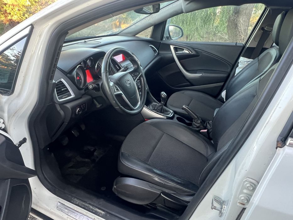 Opel Astra J 1.7 CDTi / 1.4i 2011 г. на части