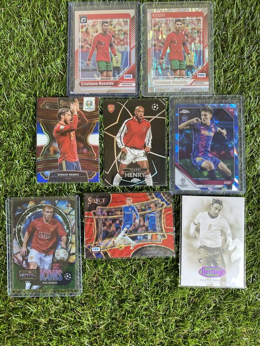 Номерирани колекционерски карти от различни серии