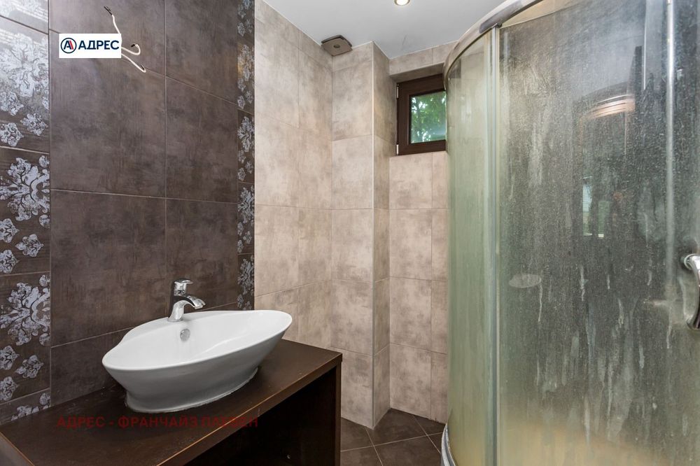 Къща в Плевен, област-с.Гривица площ 450 цена 439000