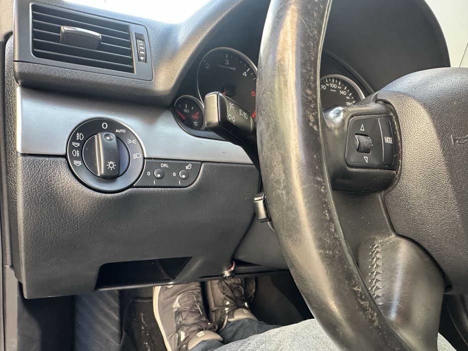 Audi A4 2.0 TDI 140CP S-LINE