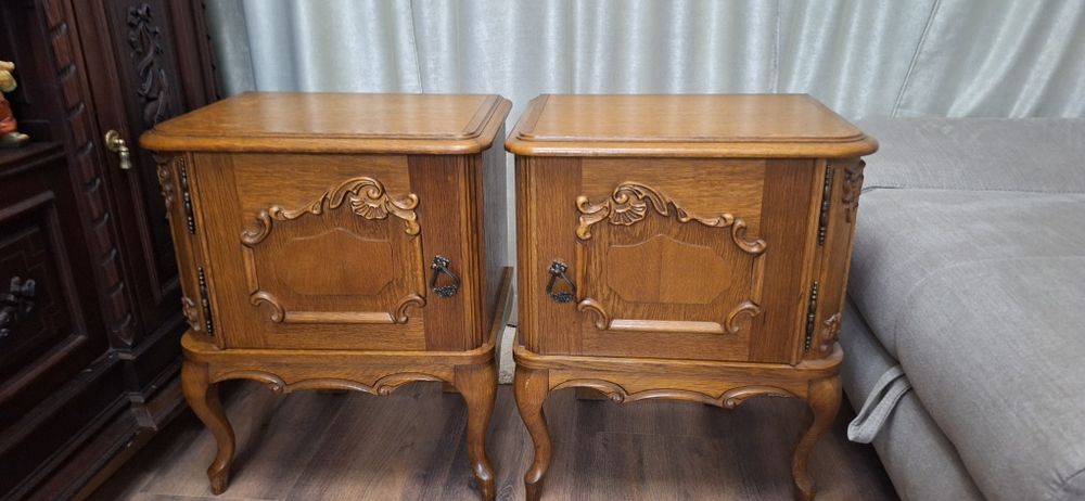 Старинни нощни шкафчета