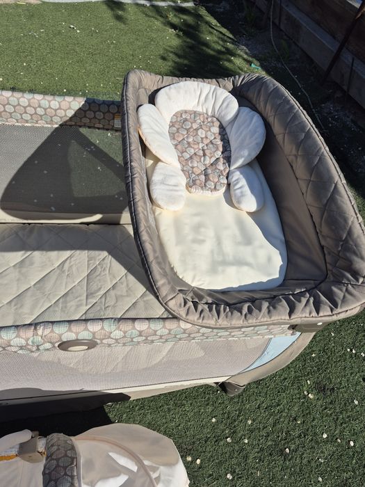 Продам манеж- кровать GRACO