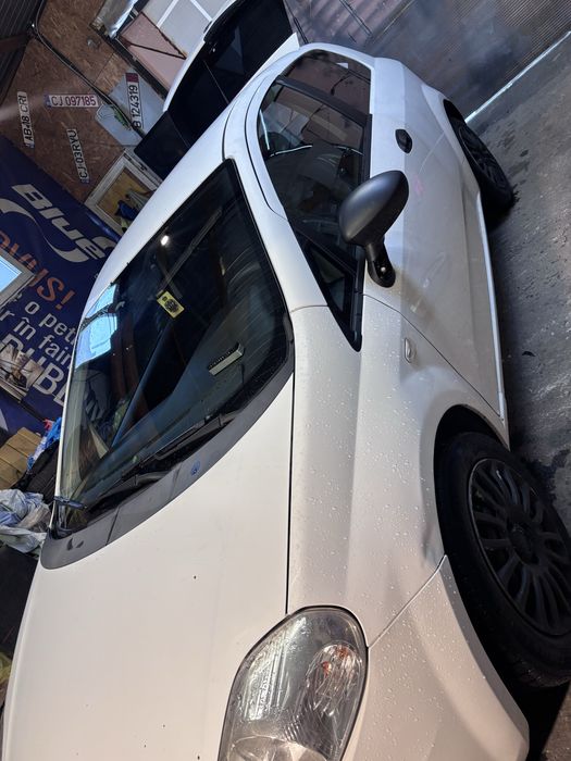 Vand fiat punto .