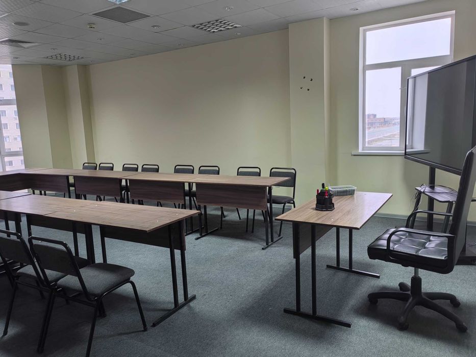 Продам письменный стол, стулья