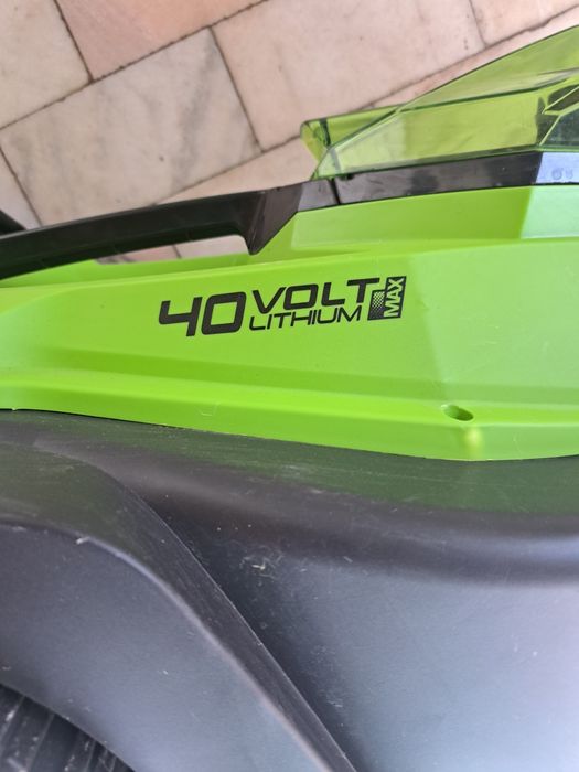 Mașina de tuns iarba Greenworks 40v