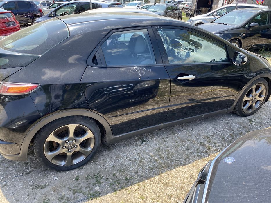 Продава се само на части Honda Civic 2.2 дизел 2007год