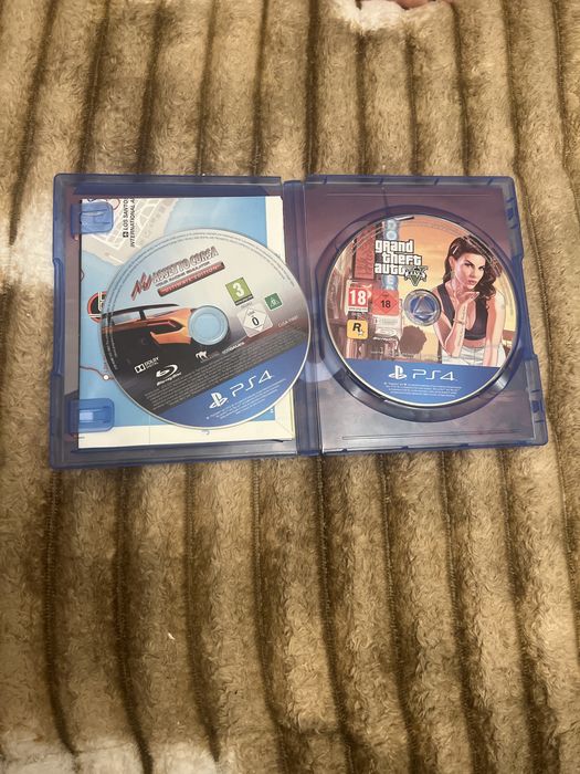 ps4 cu 2 jocuri