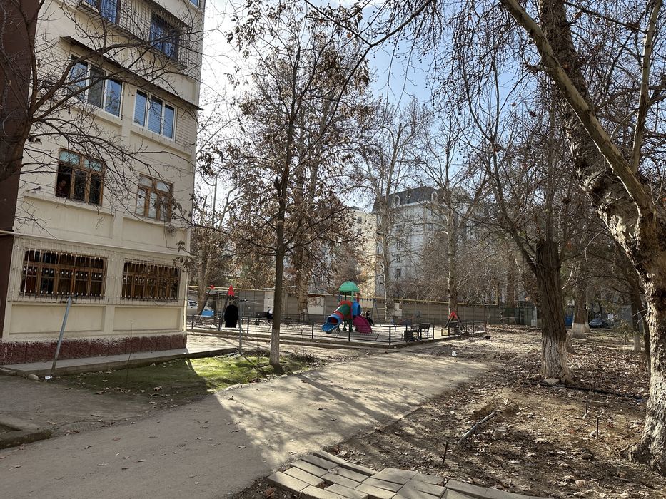 Продаю САМПИ микрорайон 2/3/5, кирпич, 52 кв. м, без ремонта