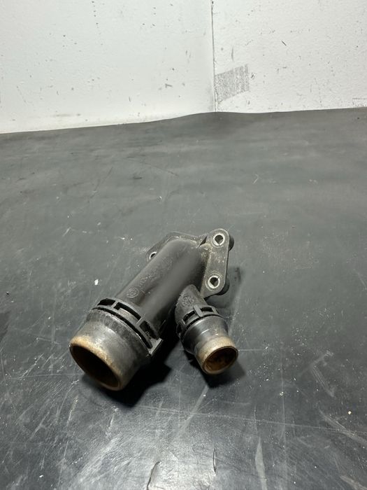 Carcasa termostat distribuitor apa BMW Seria  3 E46 330d 3.0diesel M57