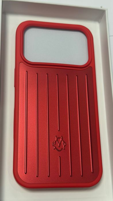 RIMOWA Aluminium Case за iPhone 17 Pro / Pro Max - Нов