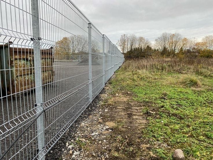 Garduri din plasa bordurata sau la val