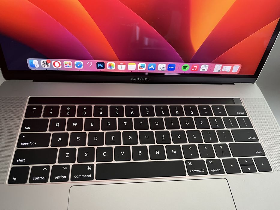 MacBook Pro 15.4" (2017) – CA NOU – Doar 98 Cicluri Baterie – Impecabil