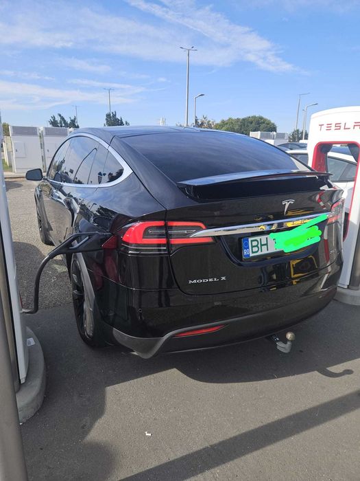 Tesla Model X Free Supercharger, 7 locuri, 525 CP
