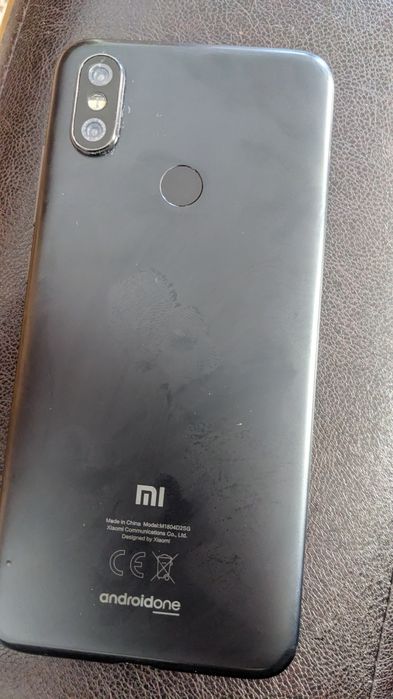 Продам смартфон Xiaomi A2 4/64Gb + MiBand 5