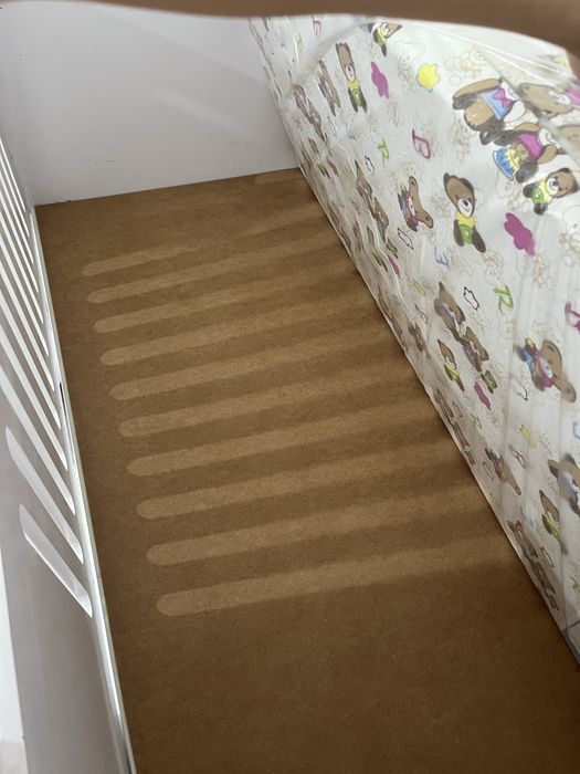 Манеж-кровать с тумбочкой