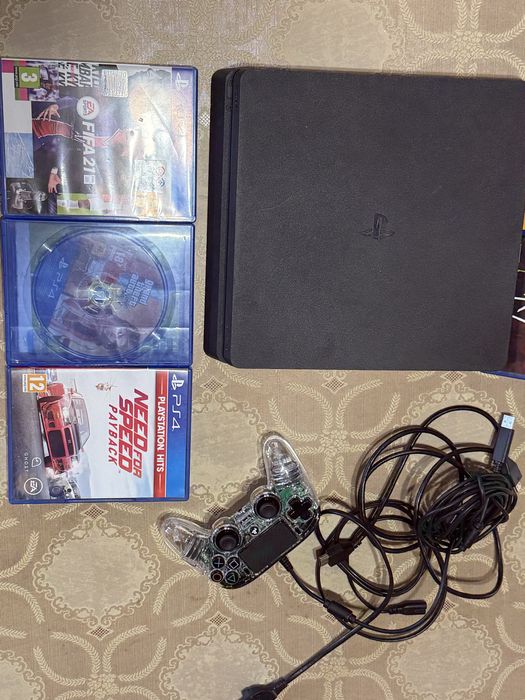 PlayStation 4 Slim 1TB Nacon controller