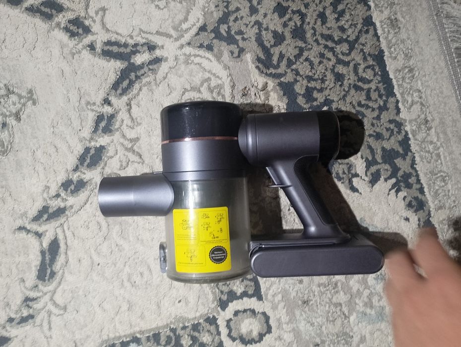 Продаю ручной пылесос