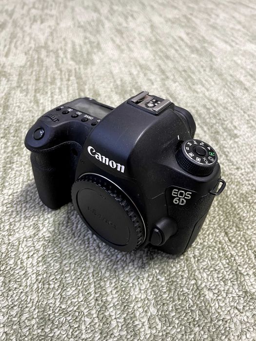 Canon 6D mark I DSLR 20 megapixeli
