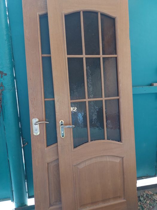 Продам б/у деревянные двери