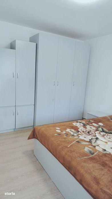 Inchiriez ap. cu 3 camere, 2 balcoane, Zona C.R.Vivo