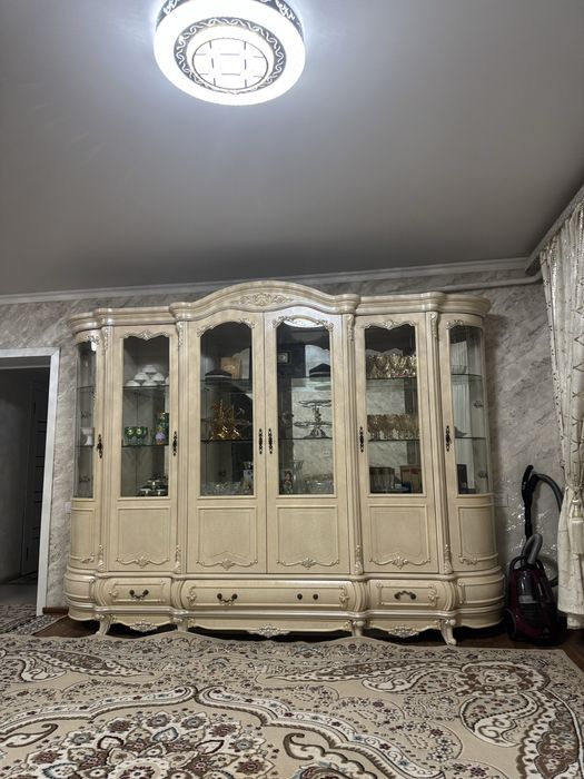 Сервант гостиной мебел