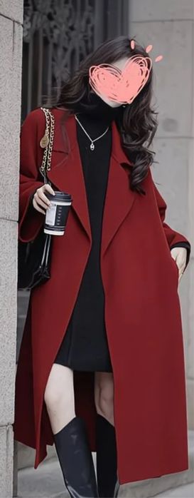 Красное пальте осеннее