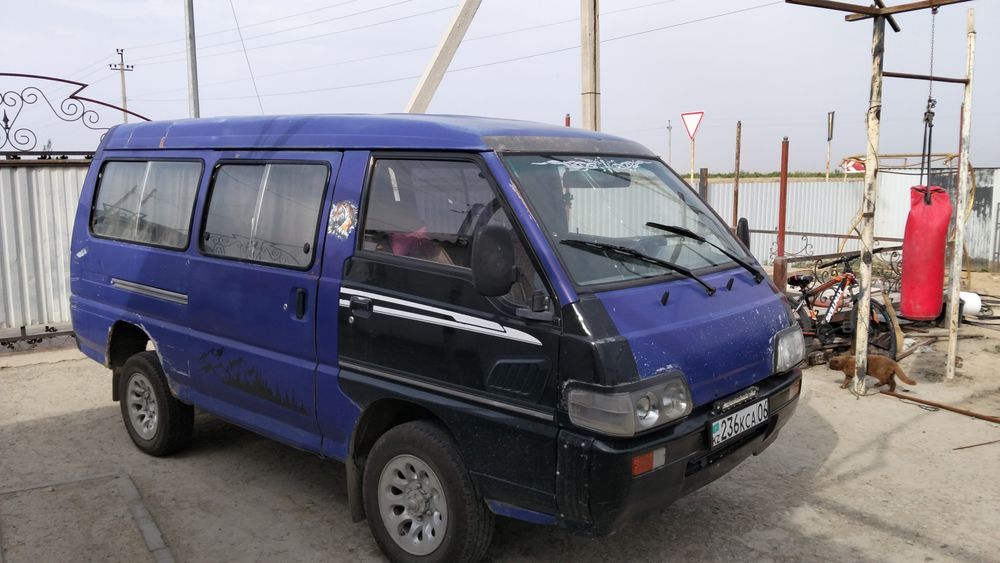 Минивэн, Мицубиси Л 300