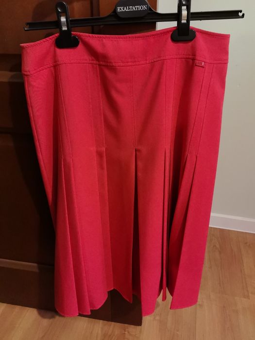 Продаю юбку корралового цвета