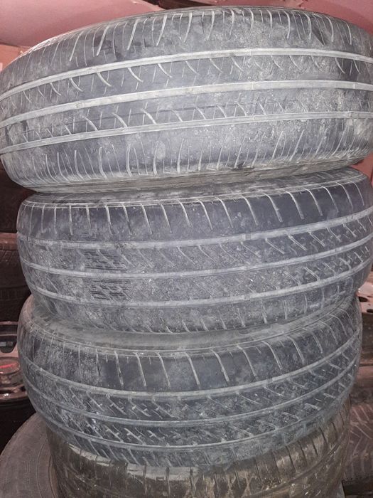 Продам 3 шины на R14