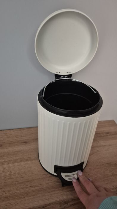 Урна для мусора в ванную / в туалет