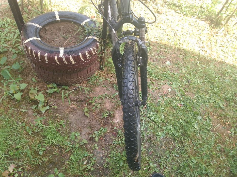 Bicicleta cu 27 de viteze și suspensie de calitate