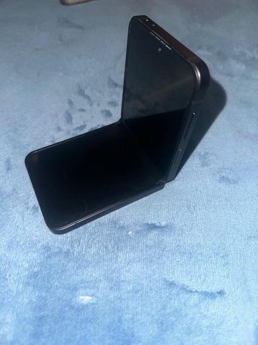 Смартфон Samsung Galaxy Z Flip6