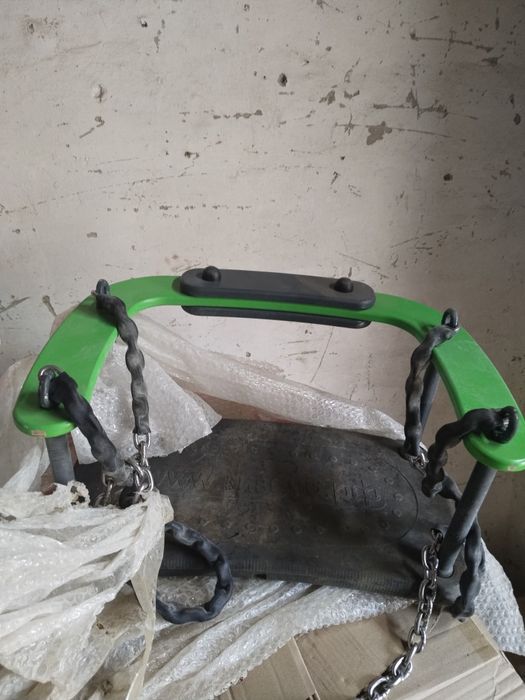 Продаеться сиденье для качелей резиновое со спинкой.