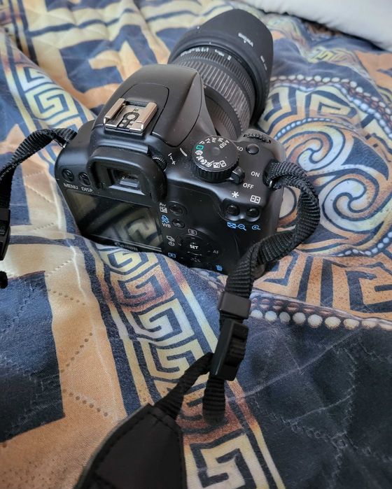 Canon 1000D 18-50mk 1:2:8-4-5HSM