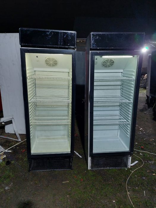 Продам витринный холодильники