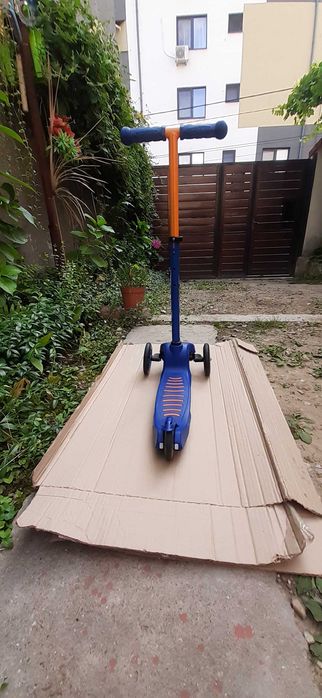 Vand trotineta pentru copii