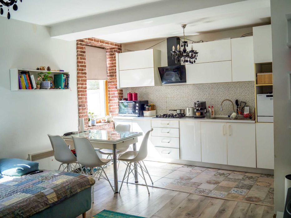 Apartament la casa central, 3 camere si curte privata