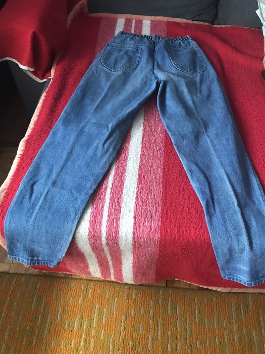 Vând pantaloni jeans pentru femei stare foarte bună