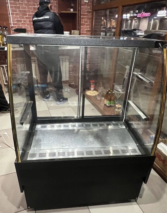 Витринный холодильнник